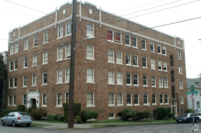 Building Photo - Delorges
