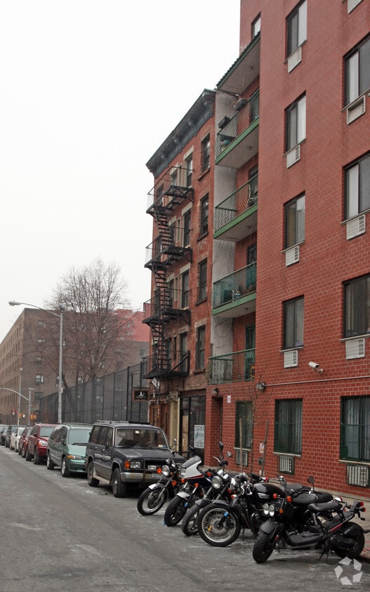 Building Photo - 124 Ridge St