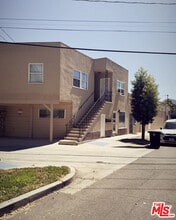Building Photo - 112 N Lincoln St