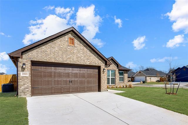 Building Photo - 2801 Tulip Dr