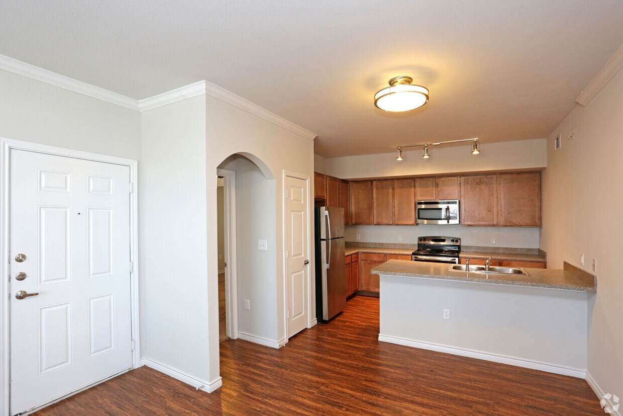 Building Photo - Westwood Villa