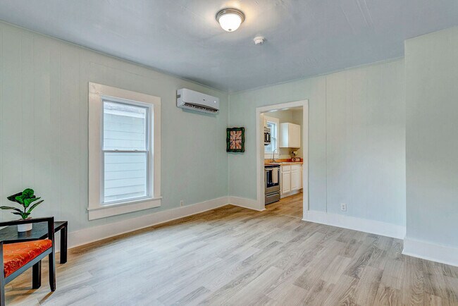 Foto del edificio - 919 West St- Smithfield Bungalow