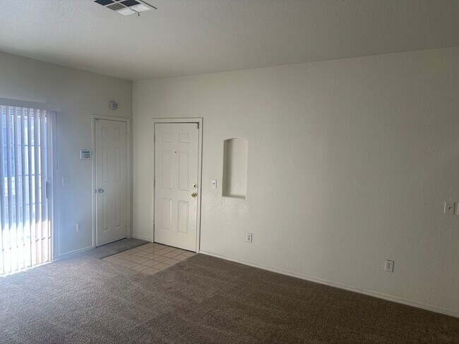 Building Photo - NE Near Nellis! Gated! Community Pool, Spa...