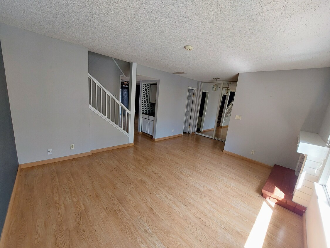 Primary Photo - 16 Moonbeam Dr