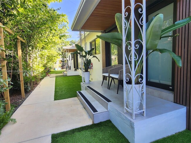 Foto del edificio - 740 SW 9th St