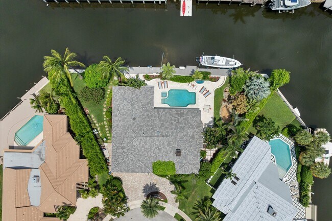Building Photo - 830 NE Boca Bay Colony Dr