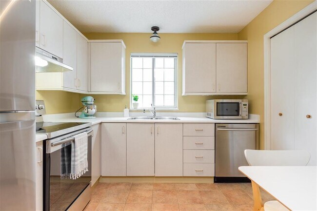 Photo du bâtiment - 735 W 15th Ave