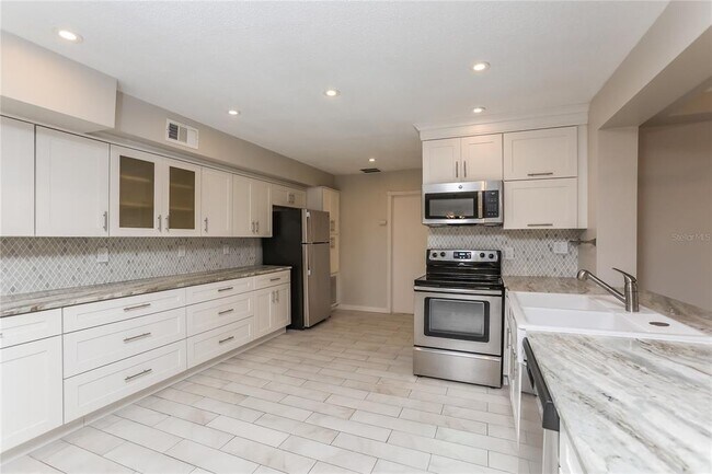 Foto del edificio - 392 Crystal Ave