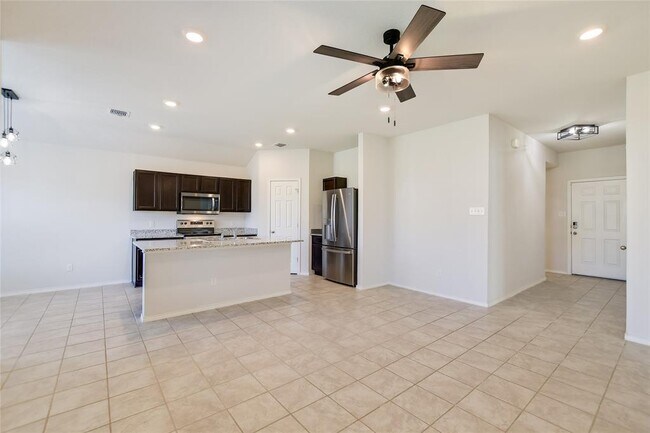Building Photo - 551 Taggart Trail