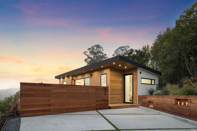 Building Photo - 404 Wellesley Ct