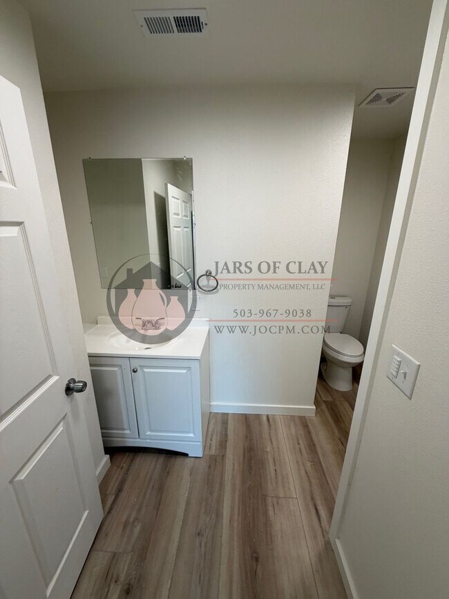 Building Photo - Dover Duplex 2025-1754