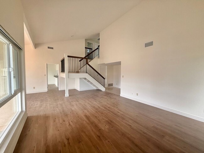 Building Photo - 10019 Canyonview Ct