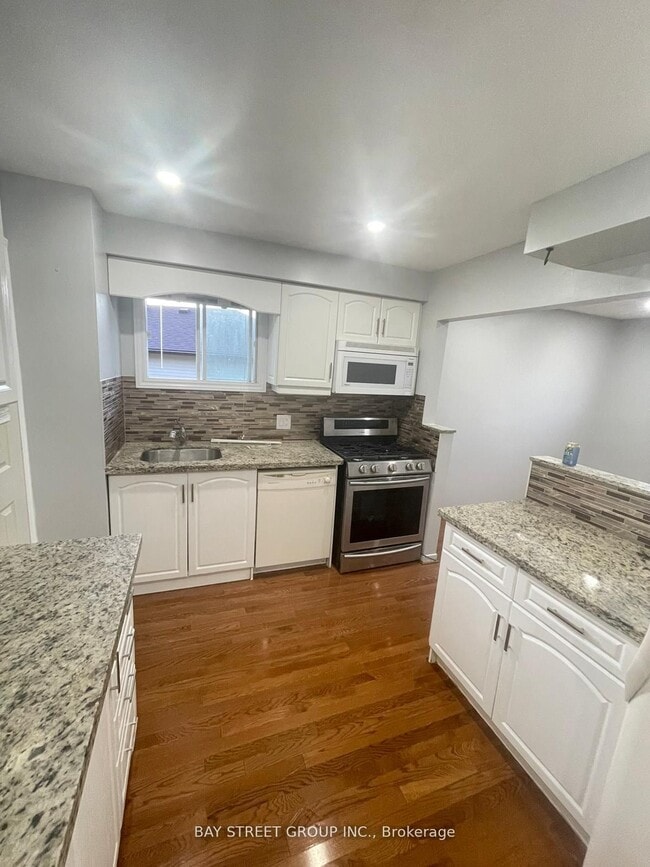 Building Photo - 882 Southdown Dr