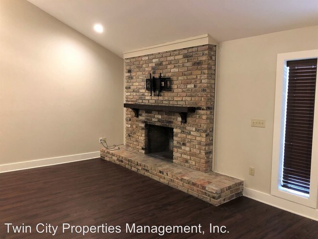 Foto del edificio - 2402 Broadmoor Dr