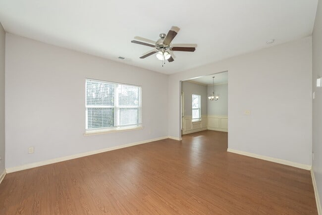 Building Photo - 466 Hill Crest Cir