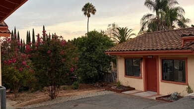 Building Photo - 1527 Calavo Rd