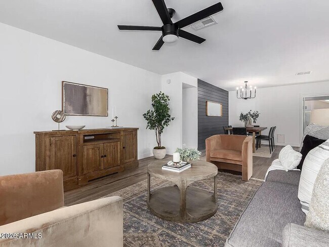 Building Photo - 2529 E Commonwealth Cir