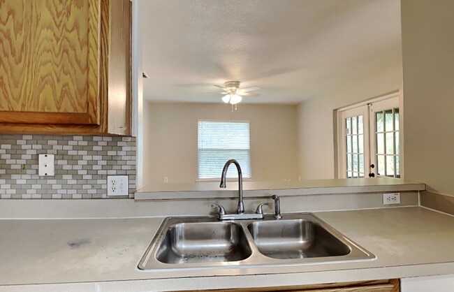 Building Photo - 1212 Wahneta Ct