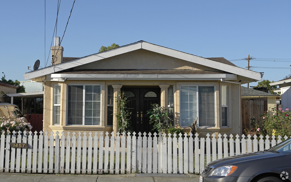 Building Photo - 1457 Oriole Ave