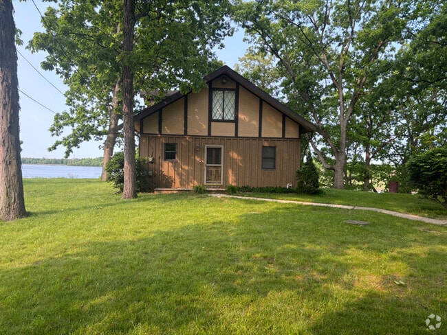 Building Photo - 646 Island