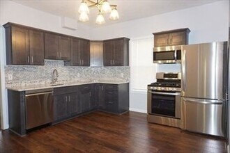 Building Photo - 107 Pond St