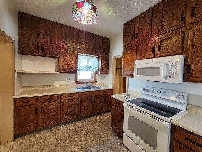 Building Photo - 907 S Walts Ave