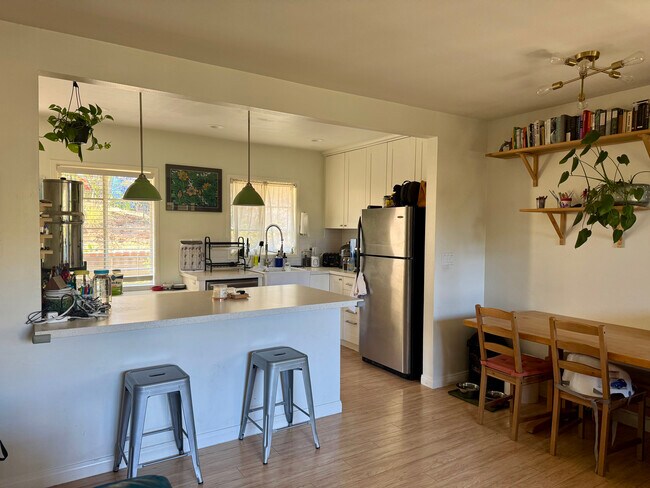 Foto del edificio - 7817 Shady Cove Ave