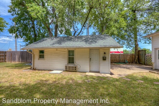 Building Photo - 1 br, 1 bath House - 1116 1/2 S College Ave