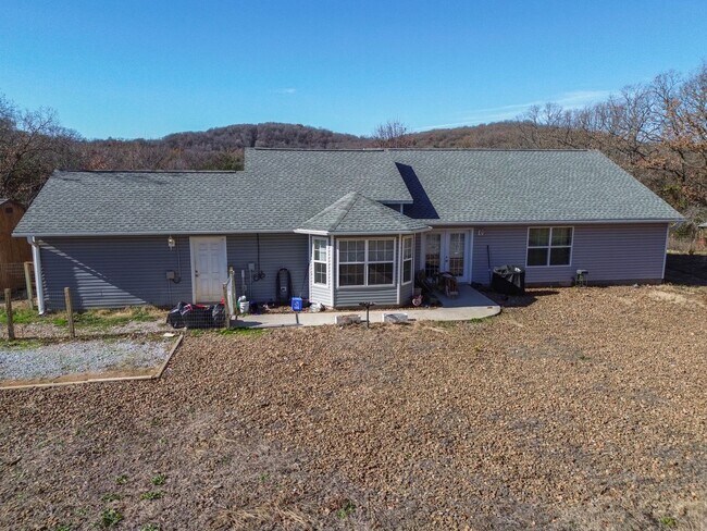 Foto del edificio - Large 4 bedroom country home! Elkins schoo...