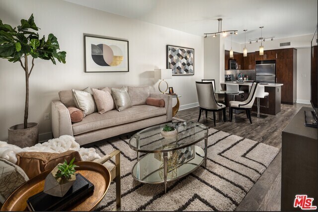 Foto del edificio - 1714 N McCadden Pl