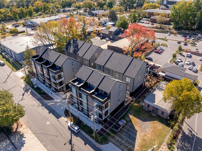 Building Photo - 423 Devender Ln