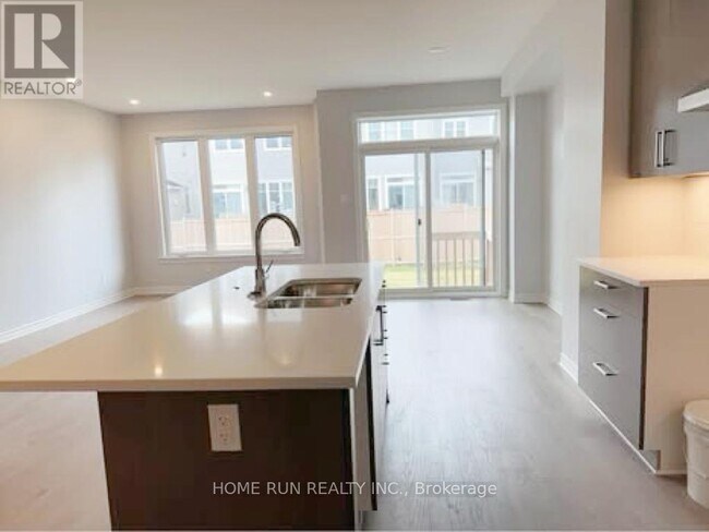 Building Photo - 704 Pipit Ln