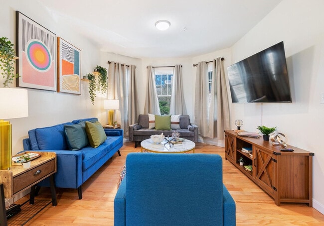 Foto del edificio - 12 Hubbardston Rd