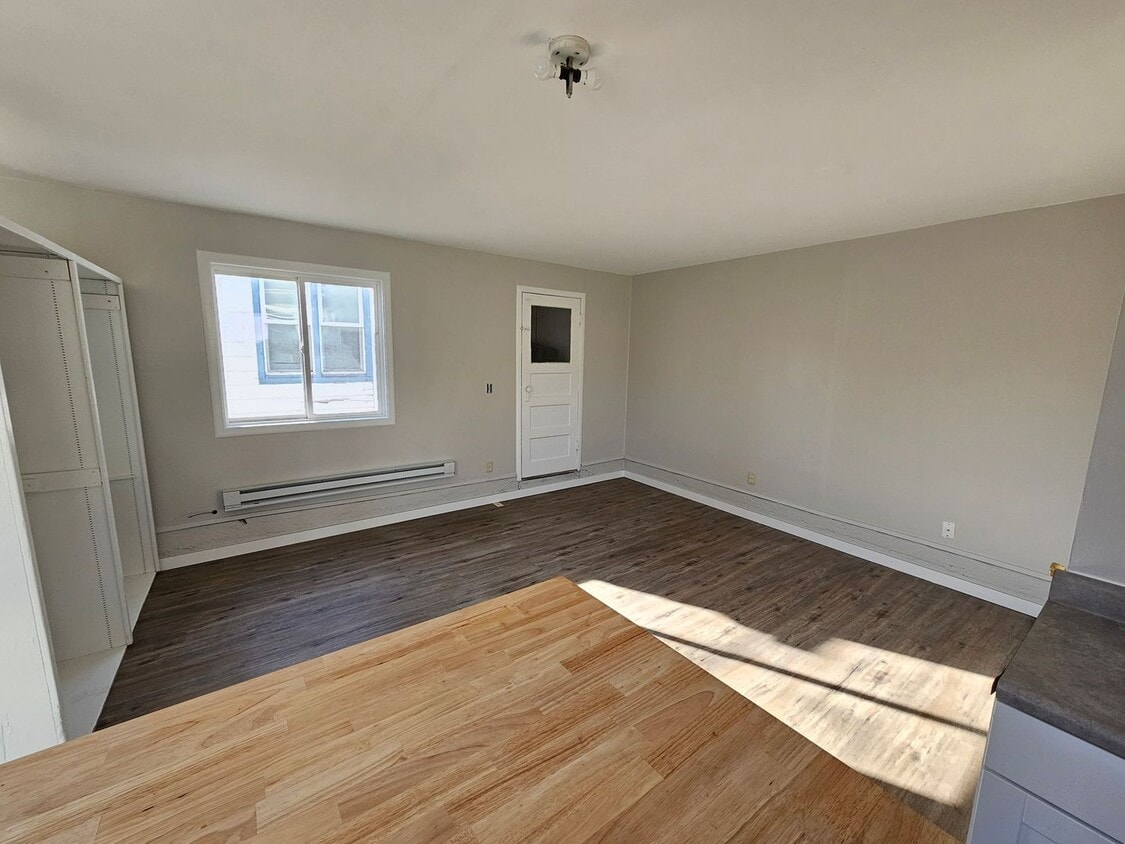 Building Photo - 1207 M Ave