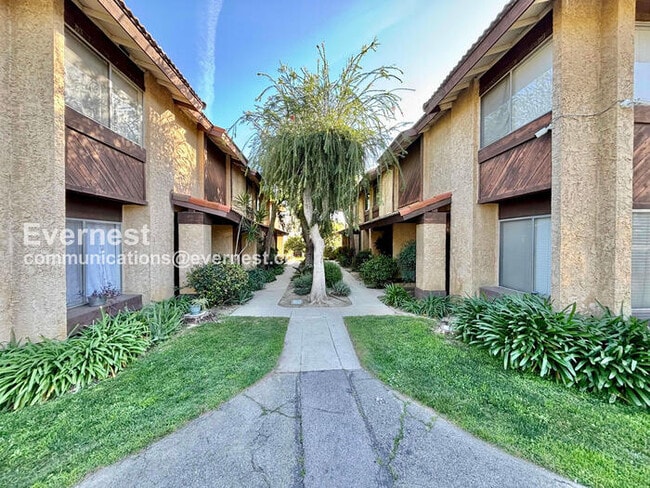 Foto del edificio - 8347 Burnet Ave