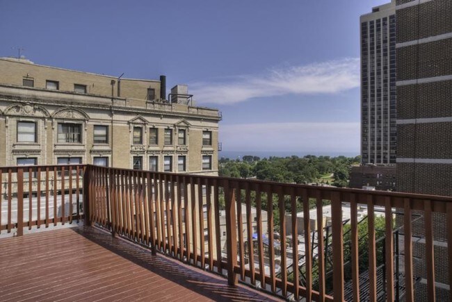 Foto del edificio - 2760 N Pine Grove Ave