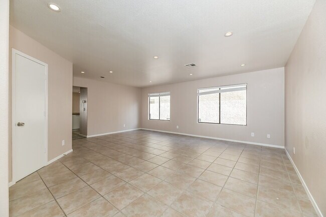 Foto del edificio - 379 Legacy Dr