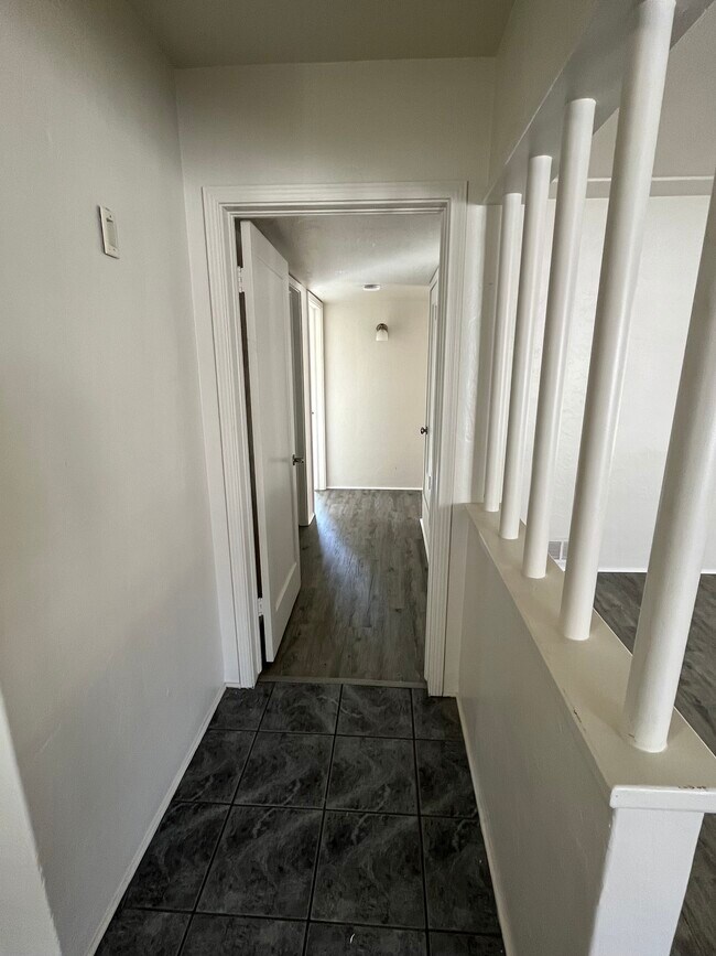 Building Photo - 816 W Fedora Ave