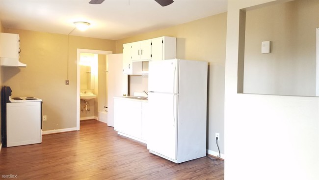 Building Photo - 1 br, 1 bath Apartment - 457 W South St Apt C
