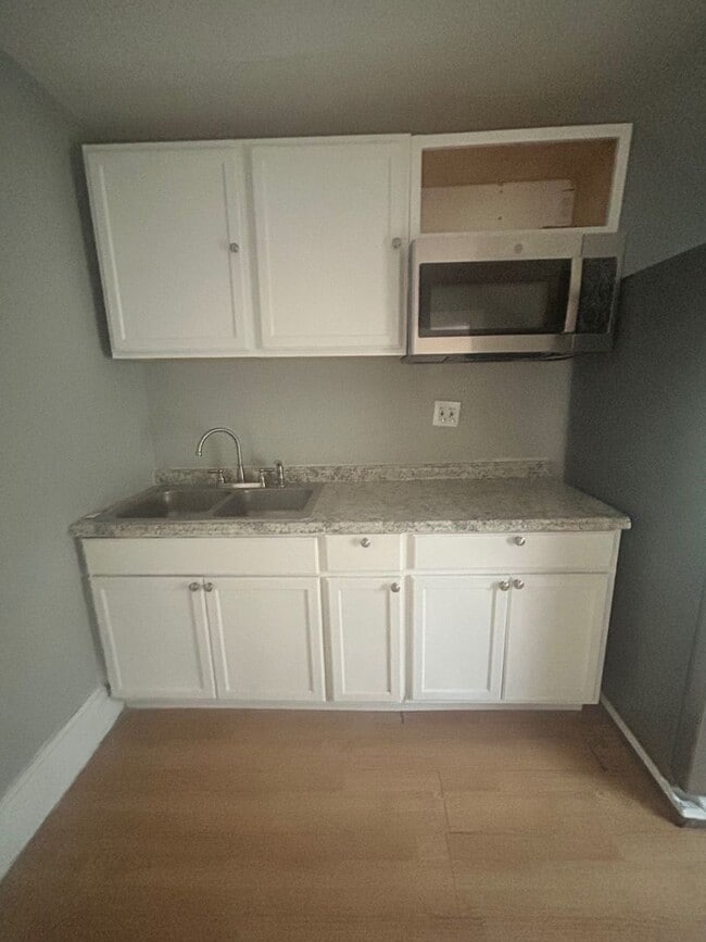 Building Photo - 3524 W 52nd St