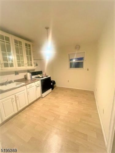 Foto del edificio - 236 Linden Ave