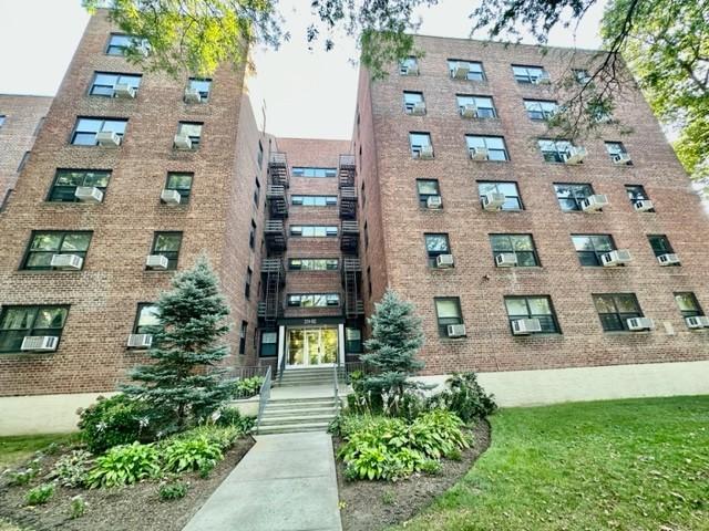 Foto del edificio - 1 bedroom in OAKLAND GARDENS NY 11364