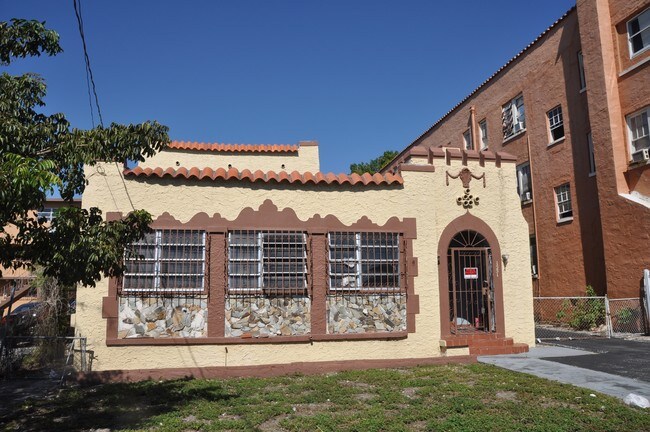 Building Photo - 1551 NW 1st St