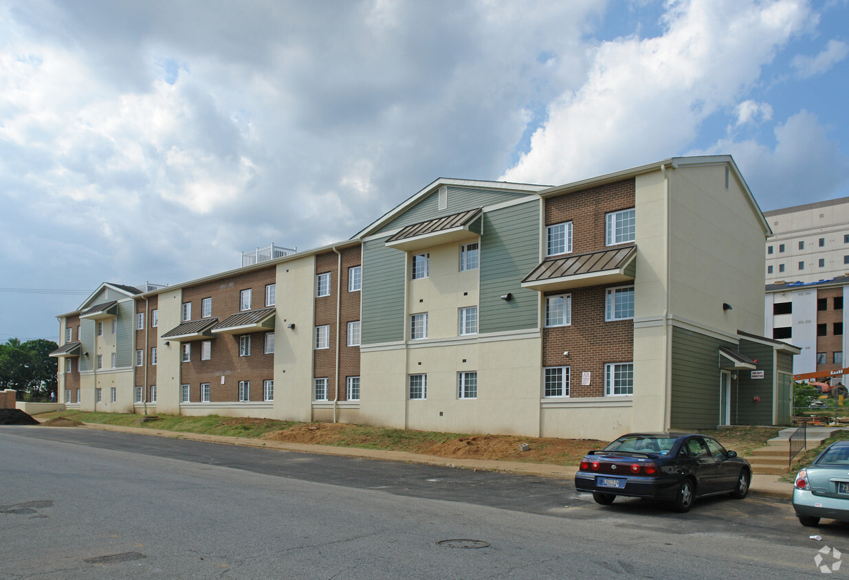 Primary Photo - Clayton Court Apartments