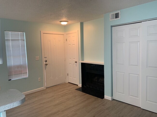 Building Photo - 17074 E Tennessee Dr