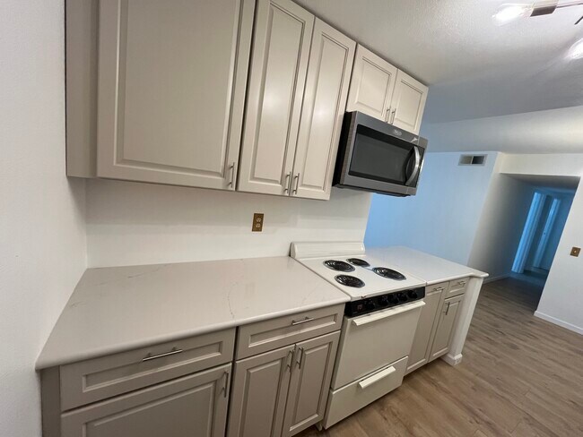 Cocina - 8555 Fairmount Dr