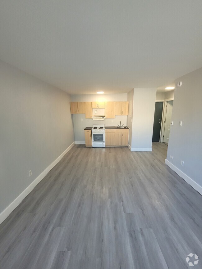 Building Photo - 570 Ellice Ave