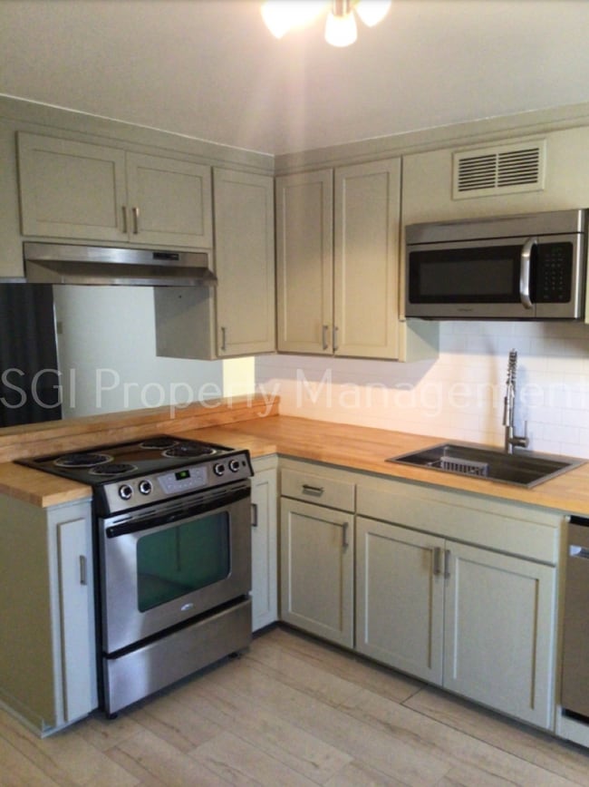 Building Photo - 4356 N 36th Pl