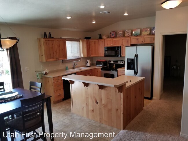 Foto del edificio - 3 br, 2 bath House - 1429 N 2200 W