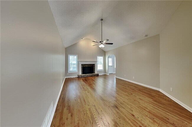 Foto del edificio - 411 Saddle Brooke Dr